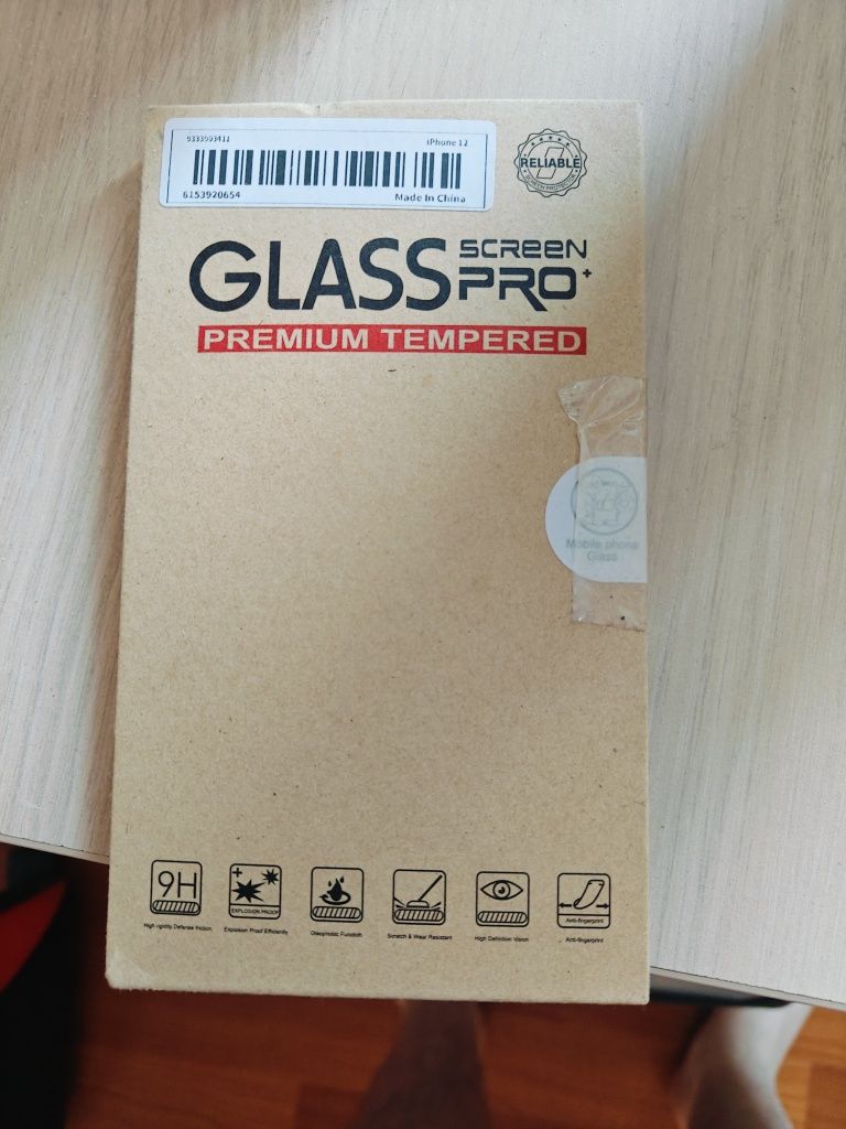 Vând Set 2  folii Privacy iPhone 12