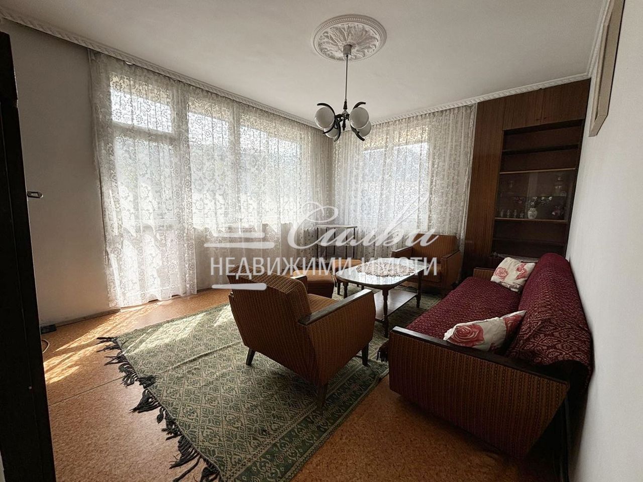 Дава се под наем Двустаен апартамент в Шумен, Център - 75 кв.м за 244.8 € - Снимка #1