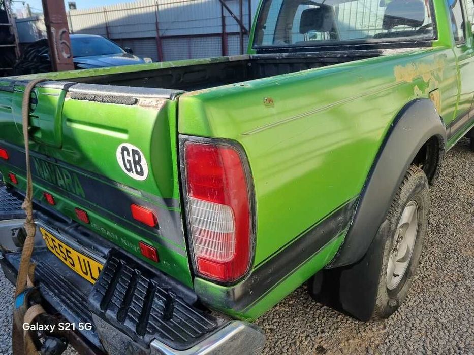 Bena Nissan Navara D22 1998 - 2004 Verde (1347)