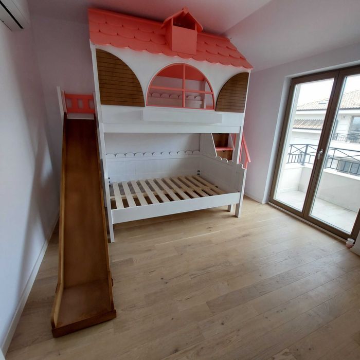 TRANSPORT GRATUIT.Pat tip casuta cu tobogan. Cod 2809