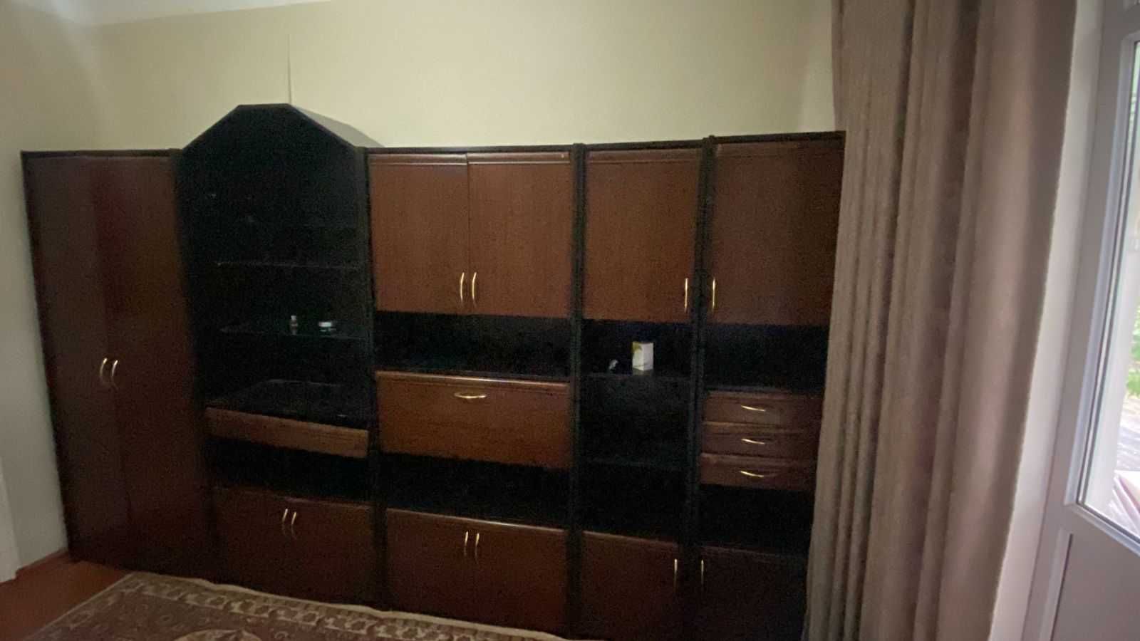 Продам стенку Б/Н в хорошем состояние