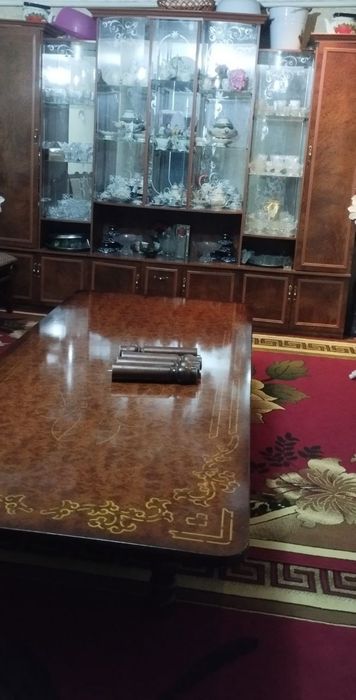 Стенка ва 12тали стол,стули билан сотилади