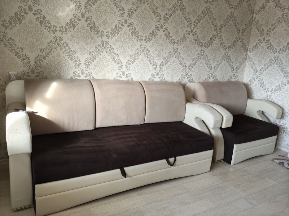 Отдам диван-трансформер (+стол) и кресло