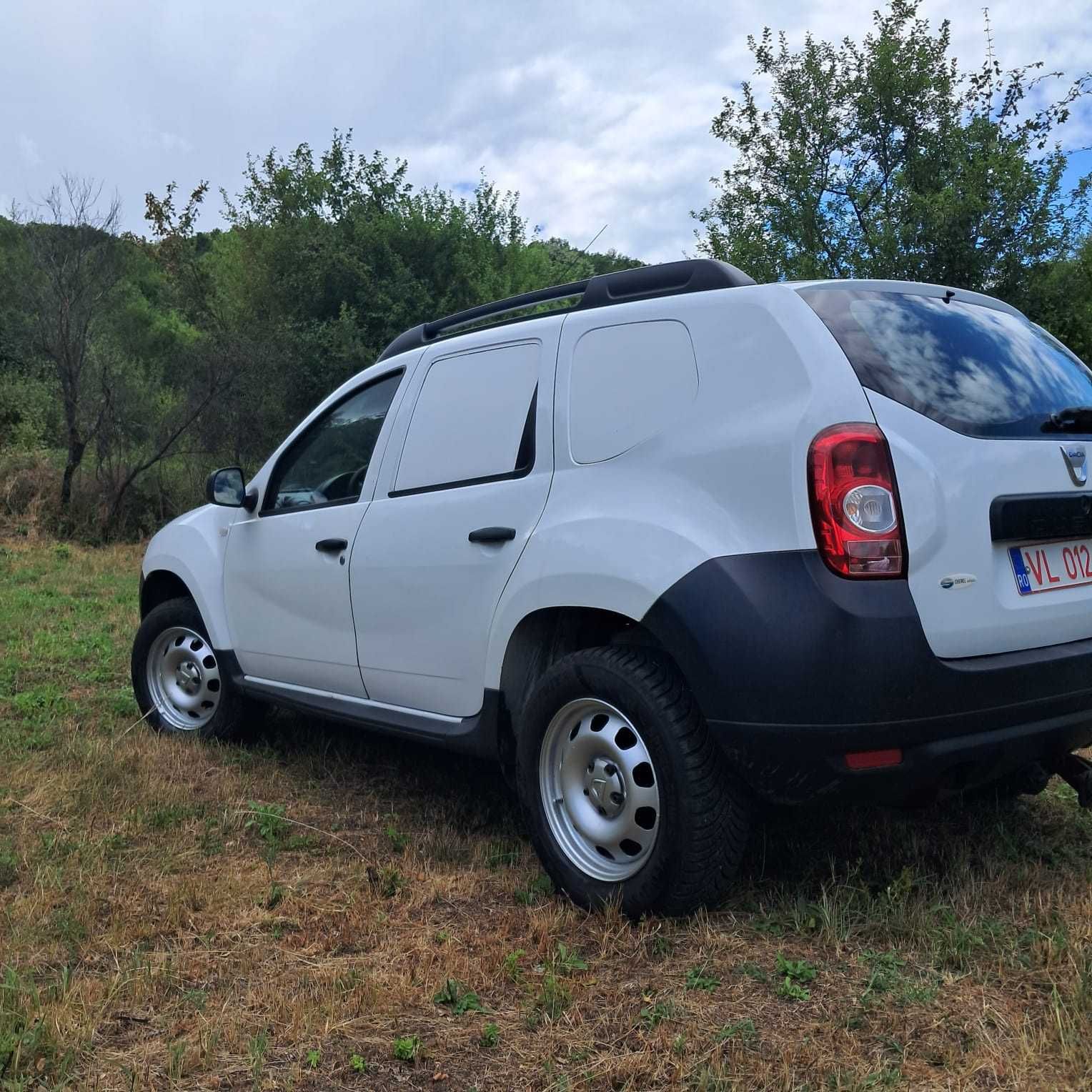 Dacia Duster 4x4 an 2011 autoutilitara 4x4 motor 1600 Benzina