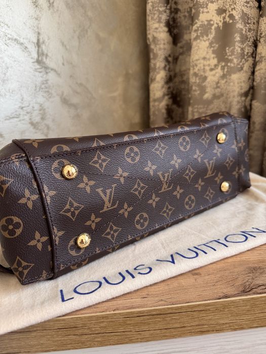 Louis Vuitton Monogram Canvas Montaigne