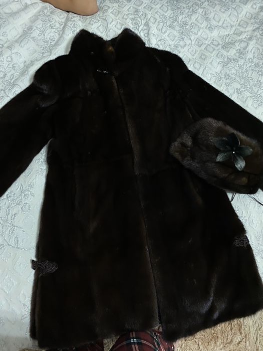 Шуба продаю норка очень чистый качественный напишите в уацап иргели се