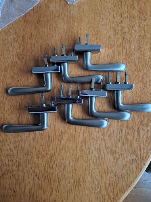 Дръжки за дограма, врати или прозорци