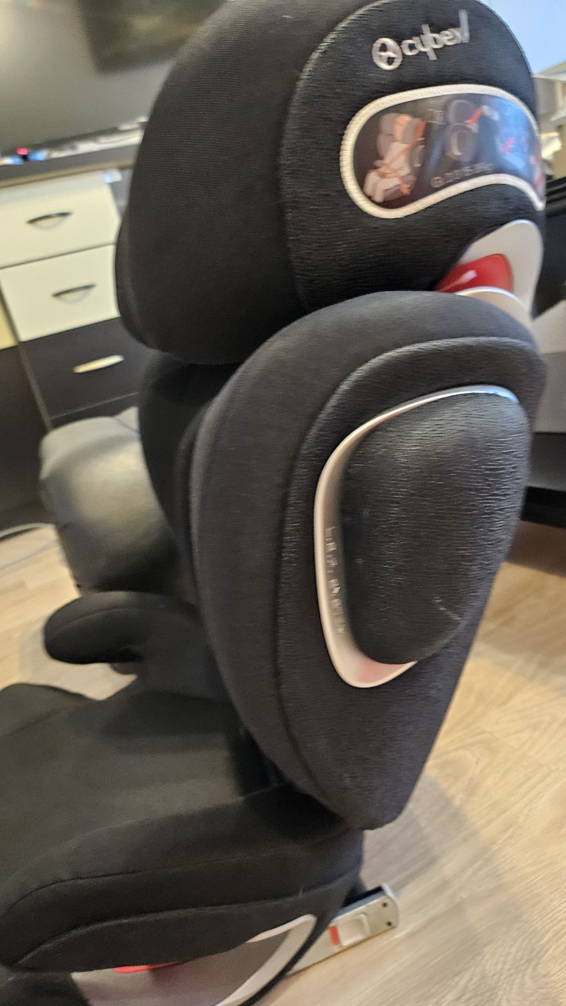 Столче за кола Cybex solution Z-FIX Plus PLATINUM