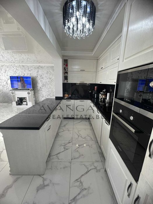 Продава се Четиристаен апартамент в Пловдив, Остромила - 179 кв.м за 1653 €/кв.м - Снимка #4