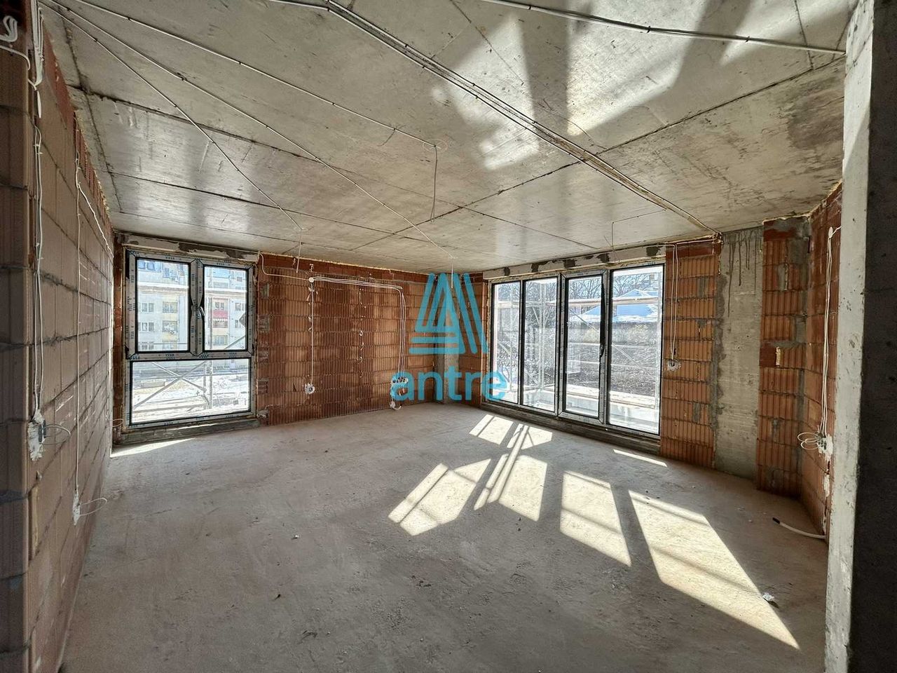 Продава се Тристаен апартамент в София, Павлово - 130 кв.м за 1924 €/кв.м - Снимка #2
