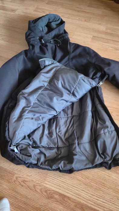 Продавам яке Napapijri