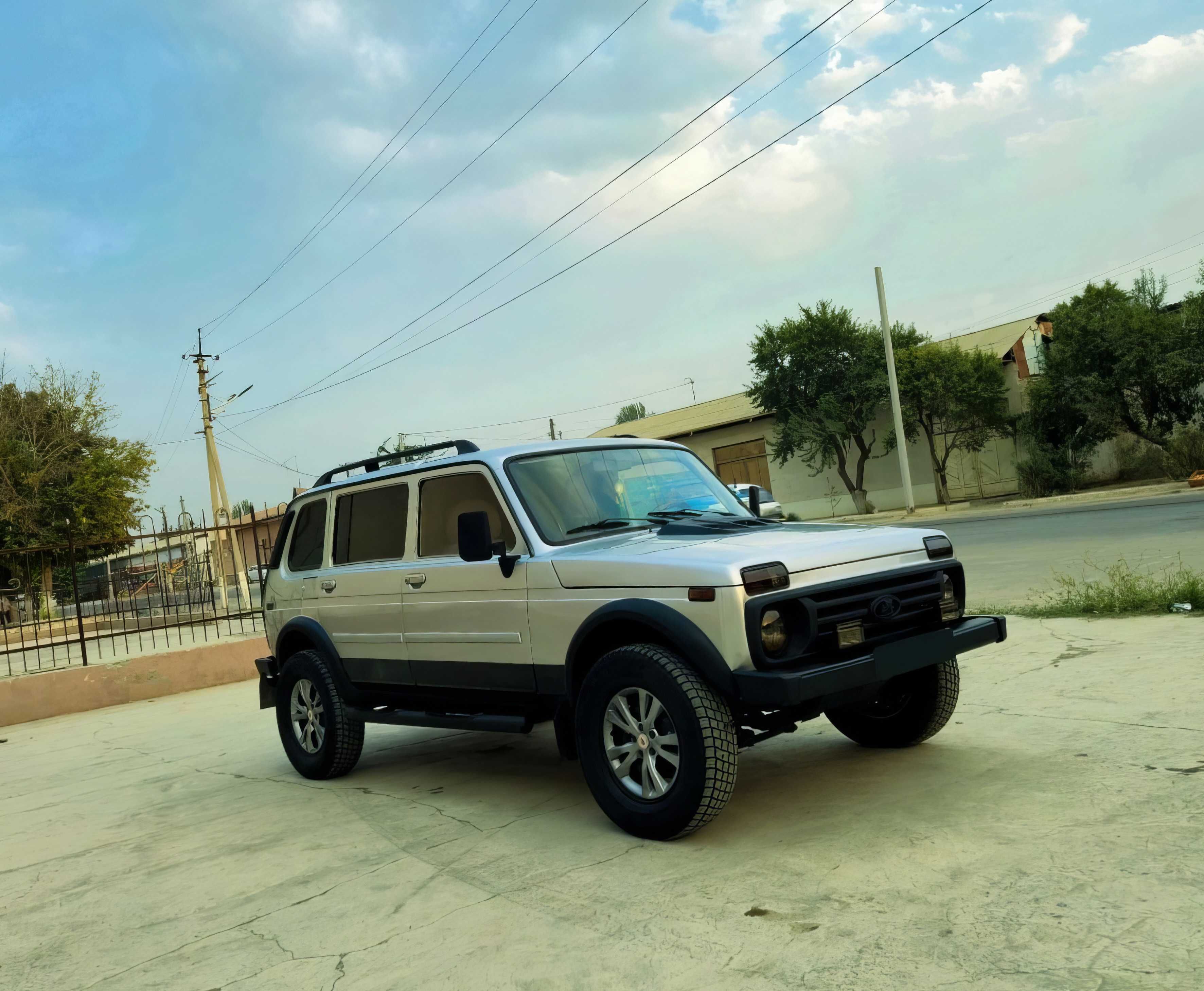 Niva 4x4 5 Eshiklik