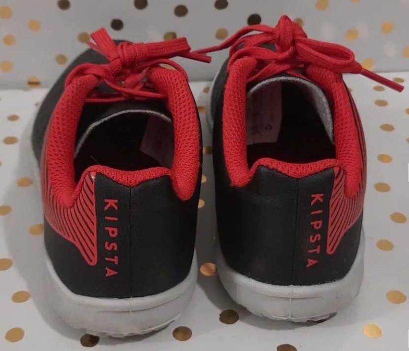 Нови детски футболни маратонки / кецове KIPSTA, 37 номер