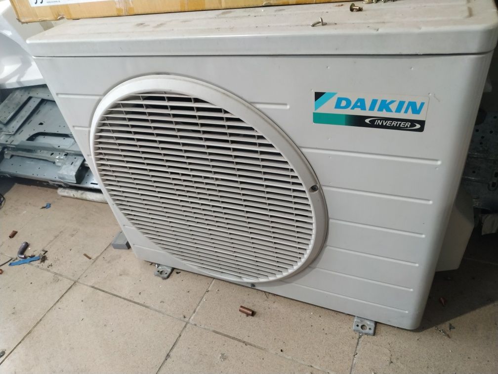 Daikin външно тяло на части