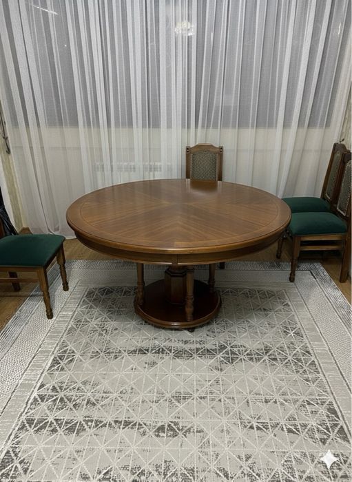 Круглый стол из темного дерева премиальное качество отличное состояние