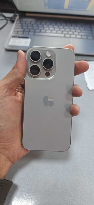 iPhone 15 Pro Natural Titanium