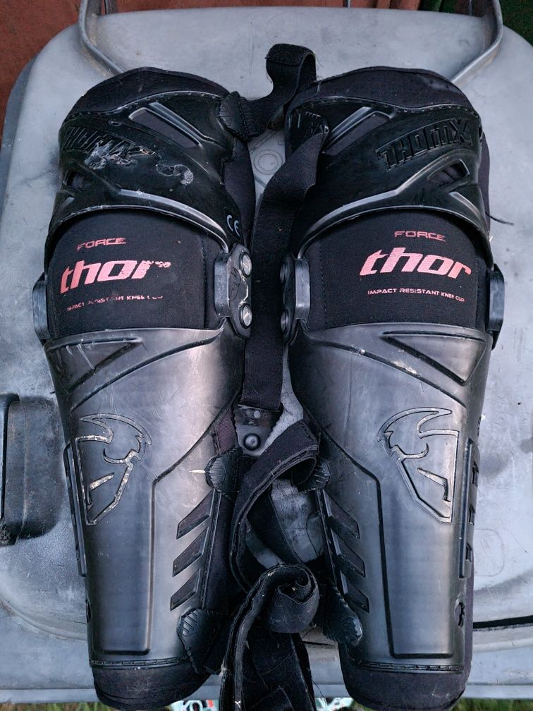 Genunchere enduro Thor