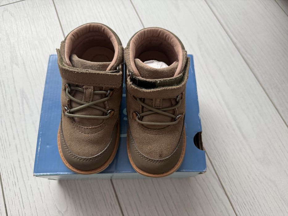 Продам детские ботинки stride rite