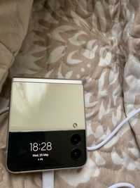 Samsung Galaxy Z Flip3 Gold Edition