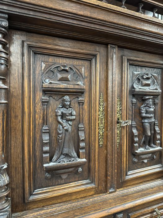 Bufet din lemn masiv sculptat, stil renascentist