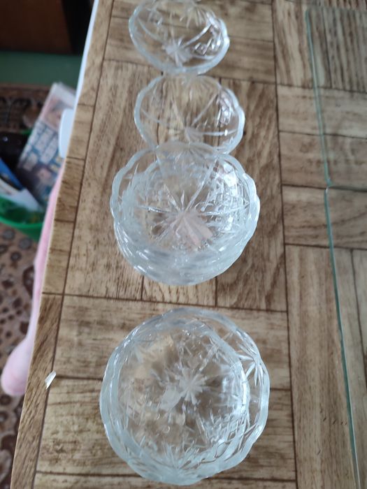 Чинийки за сладко и сервиз; Бъчвички'