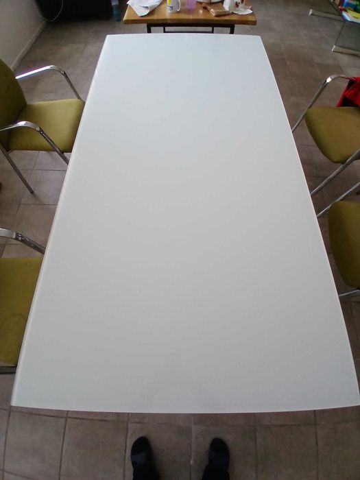 Стъклена маса за трапезария