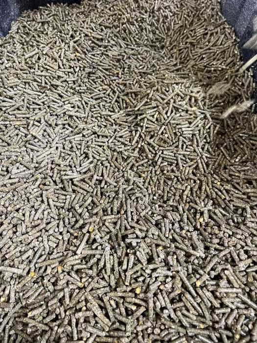 Vindem Granule pentru iepuri/capre/oi