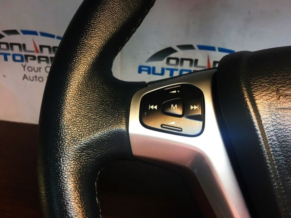 Продавам много запазен кожен 3 лъчев волан с аирбаг за FORD FIESTA