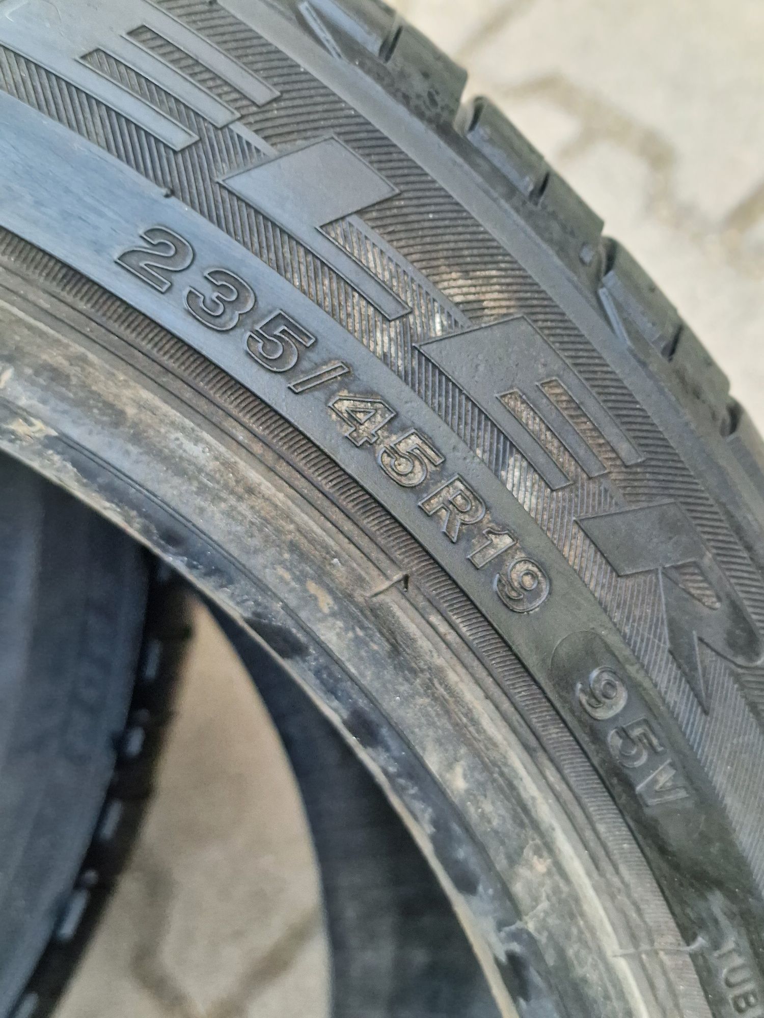 235 45 19 bridgestone