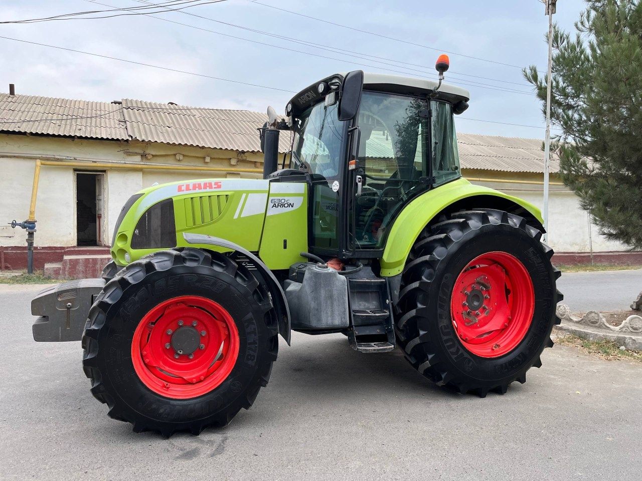 traktor class aryon traktir sotiladi 2015 yil