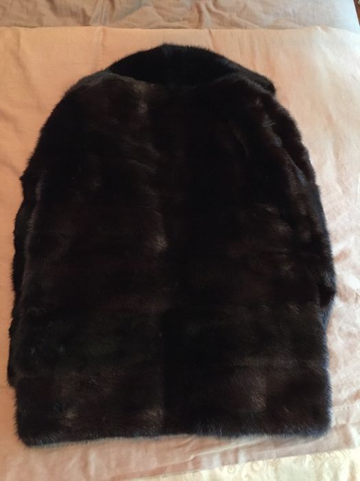 Haina blana de iarna de nurca - din SUA New York . Marimea medie.