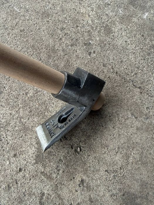 Теша - топор -болта-