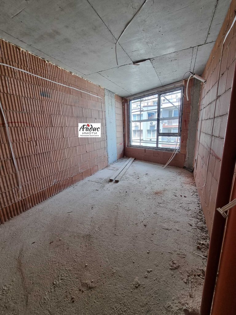 Продава се Тристаен апартамент в Стара Загора, Казански - 80 кв.м за 1088 €/кв.м - Снимка #2