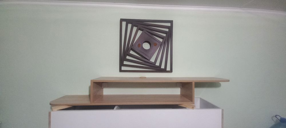 Продам полку под ТВ.