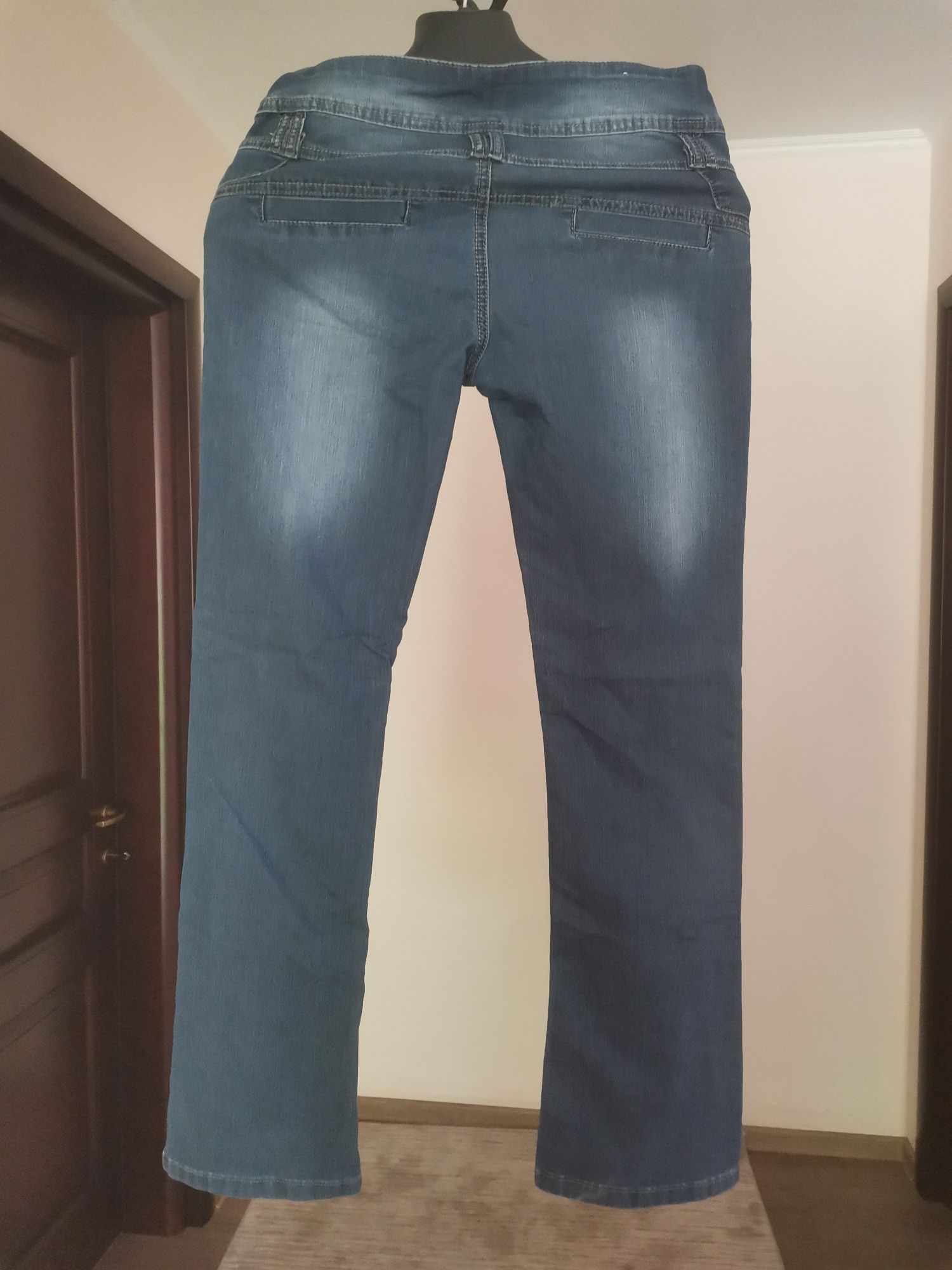 Lot de pantaloni marimea 28-29, pret 70 lei