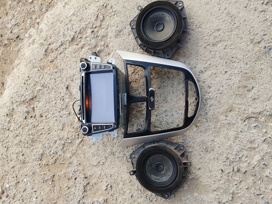 Hyundai accent мафон,рамка,2 колонка