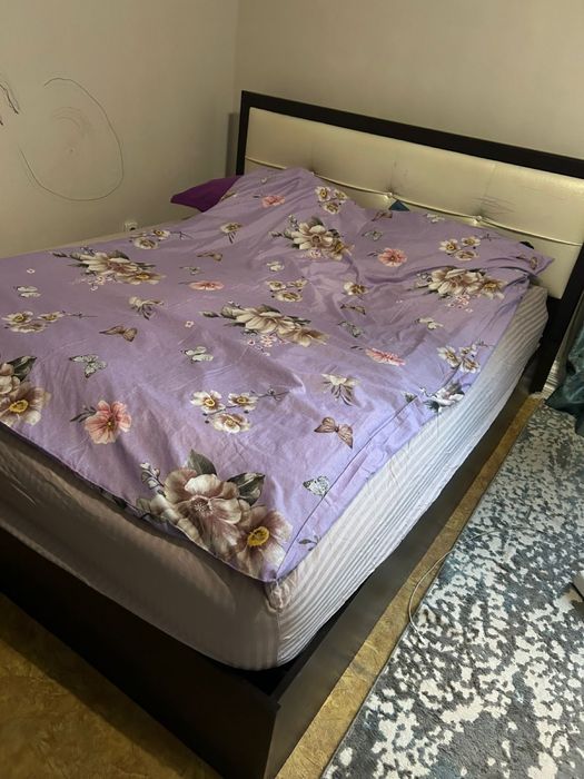 Продам двуспальную кровать