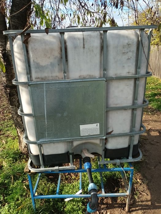 Vând bazine de apă menajeră