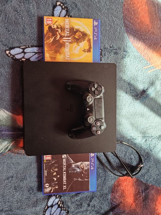 Vând playstation 4 slim