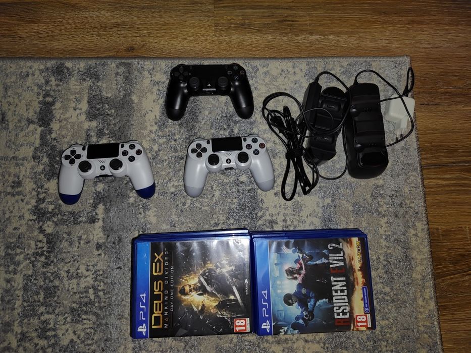 PS4 Pro, 3 gamepad-uri, 2TB SSD, 2 paduri incarcare, repasted, curățat