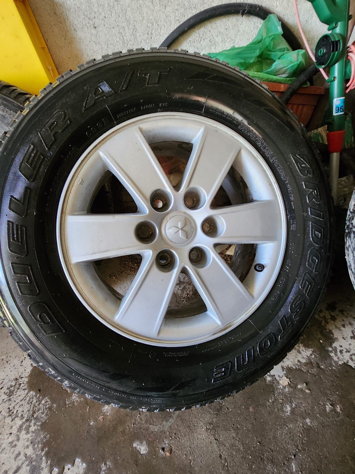 Зимни гуми Bridgestone R17