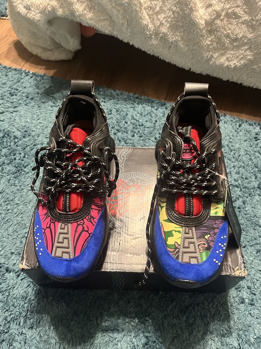 Versace chain reaction
