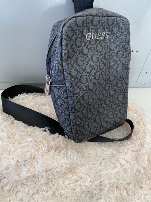 Geanta Guess barbateasca