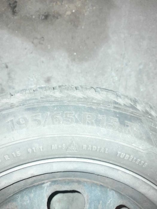 Зимни гуми 195/65/R15.                 4 бр-120 лв.