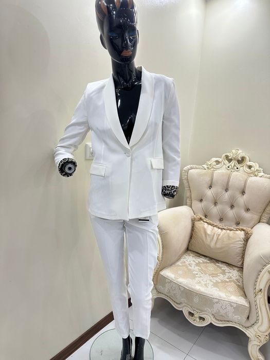 Costum dama elegant pentru doamne !!