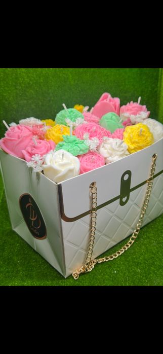 Ръчно изработени букети от свещи