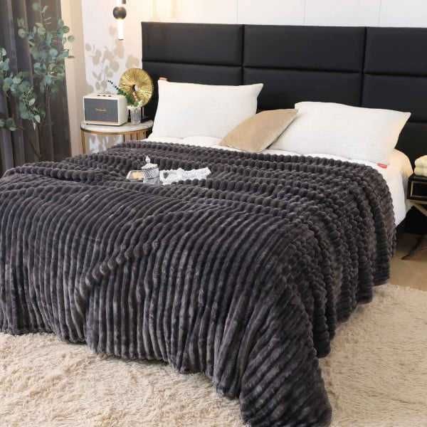 Patura cocolino pufoasa cu dungi, 200x230cm - Alb, Bej, Negru, Turcoaz