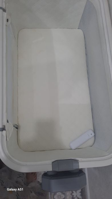 манеж-кровать, продольный маятниковый механизм  для детей.