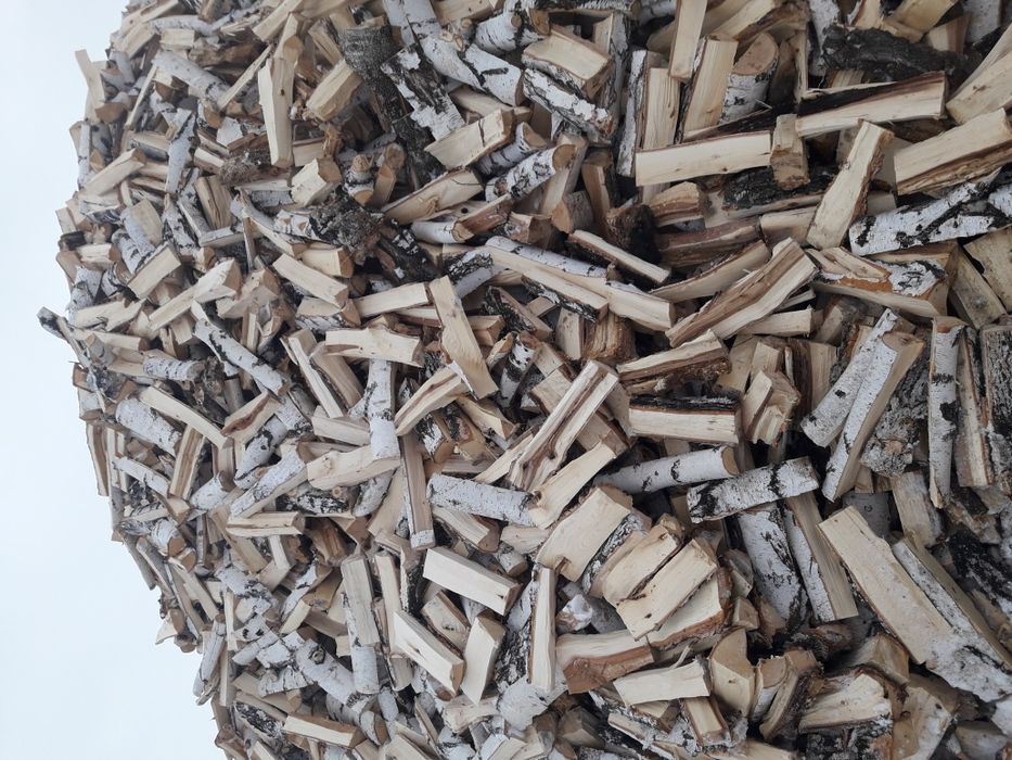 Дрова колотые, швырок, горбыль, опилки.