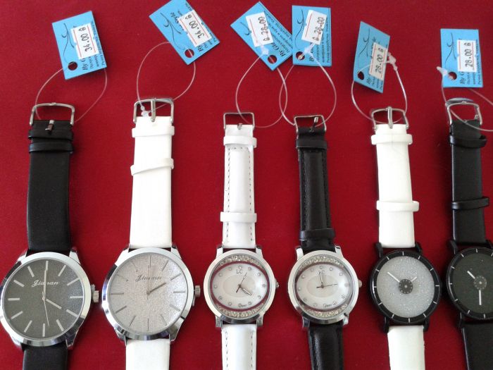 Хит 2020-Екстравагантен дамски ръчен часовник